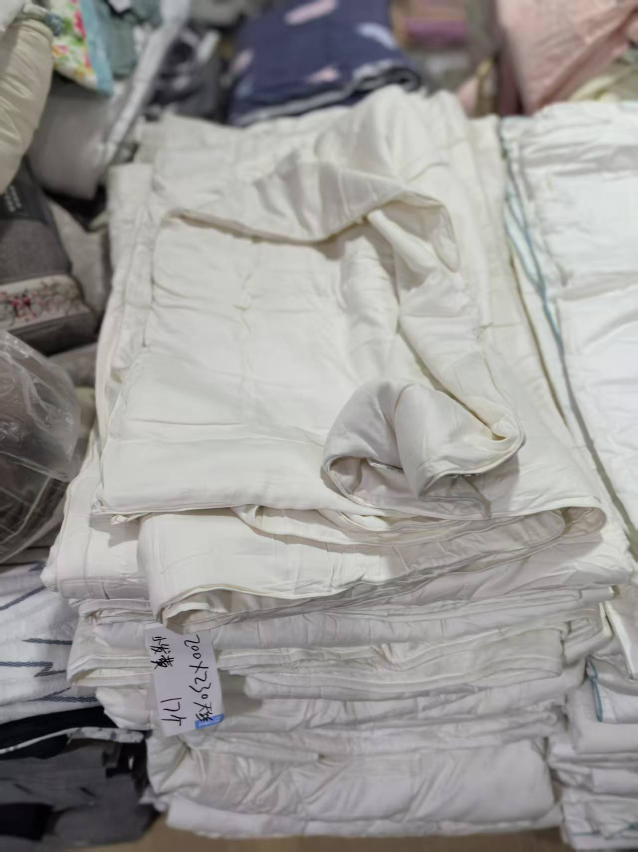 《厚广家》3楼200×230以上表面全棉填充莱赛尔天丝被 发1张 微瑕疵