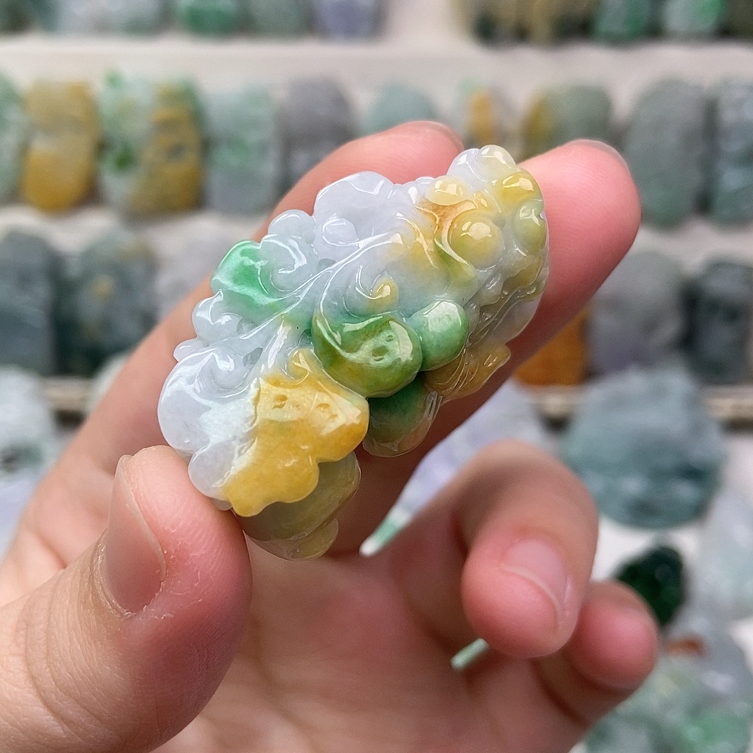 翡翠未镶嵌吊坠(赠链)