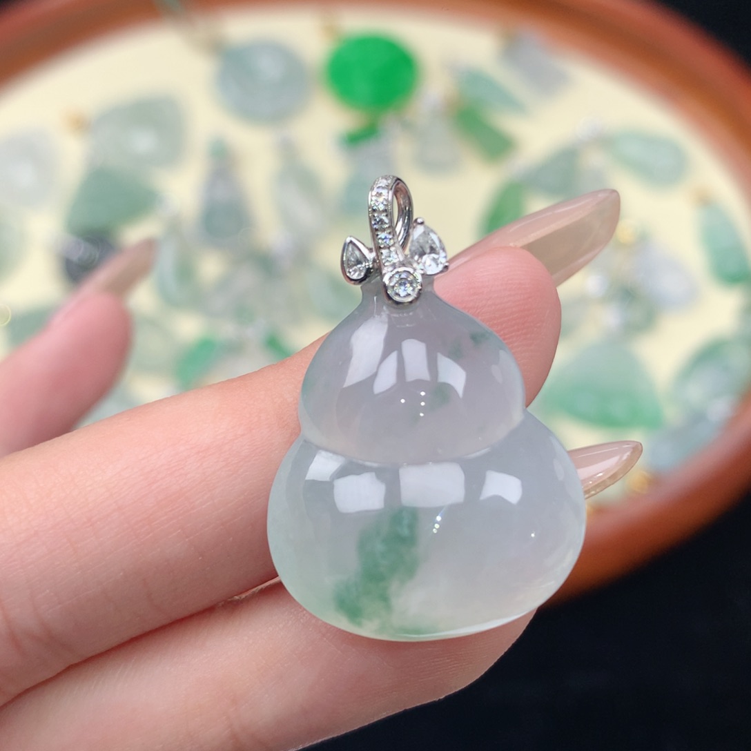 颈饰18K金镶嵌翡翠幸**风天然缅甸A货翡翠葫芦