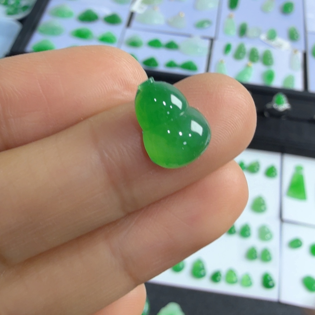 翡翠颈饰未镶嵌葫芦