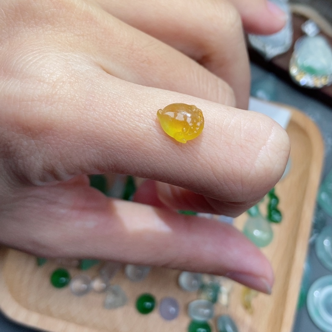 翡翠颈饰未镶嵌翡翠