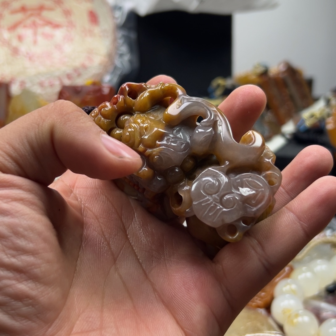 石英质玉（黄龙玉）未镶嵌多选发其一