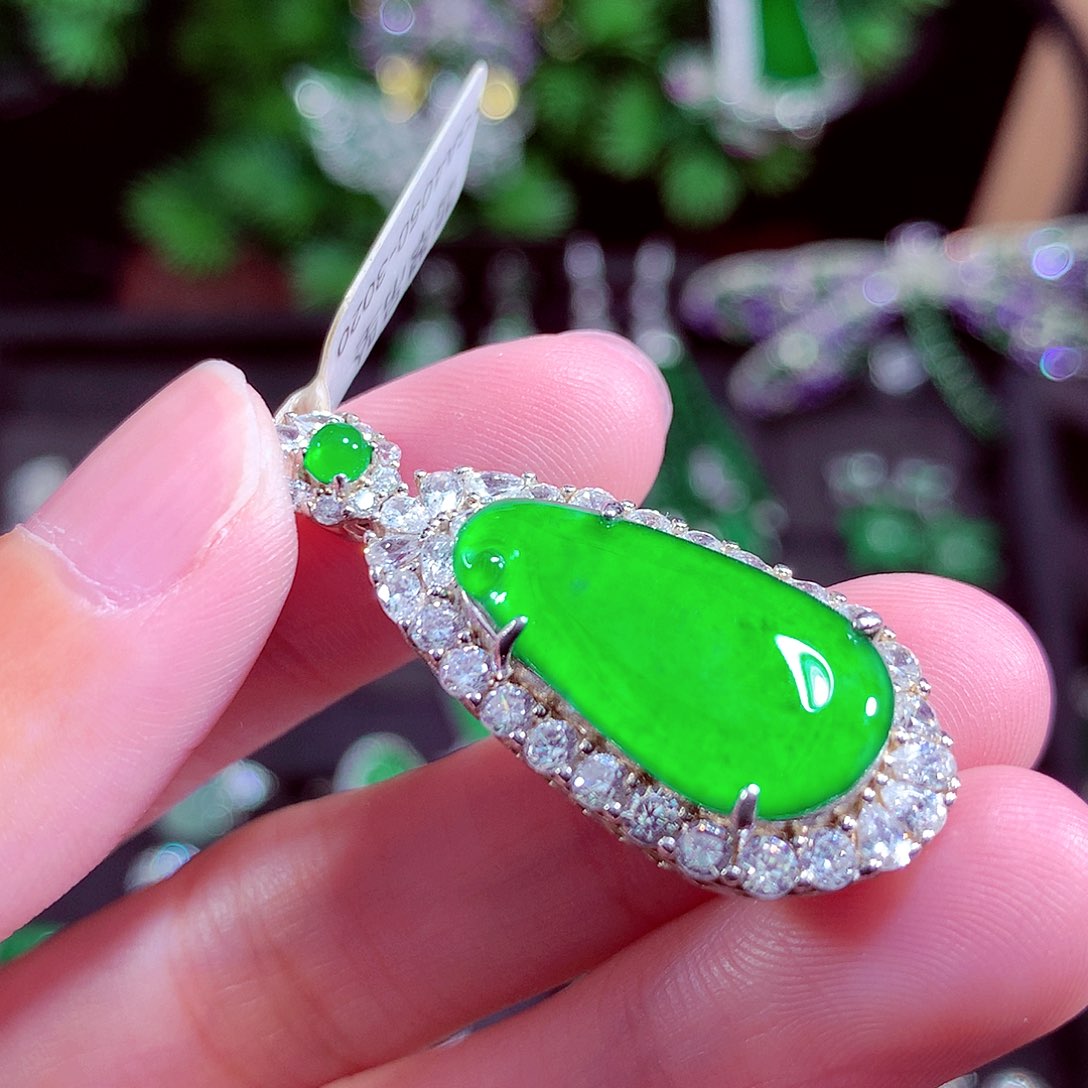 颈饰未镶嵌翡翠天然