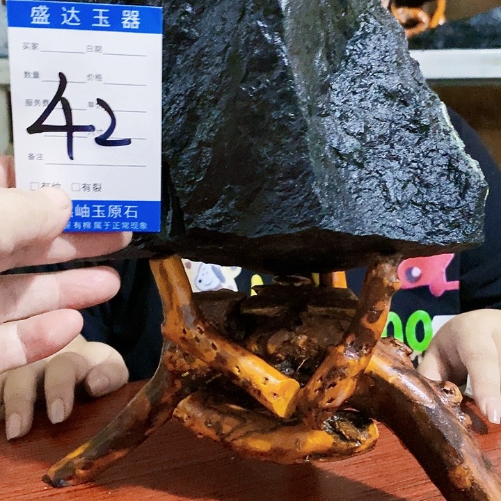 蛇纹石玉原石未镶嵌