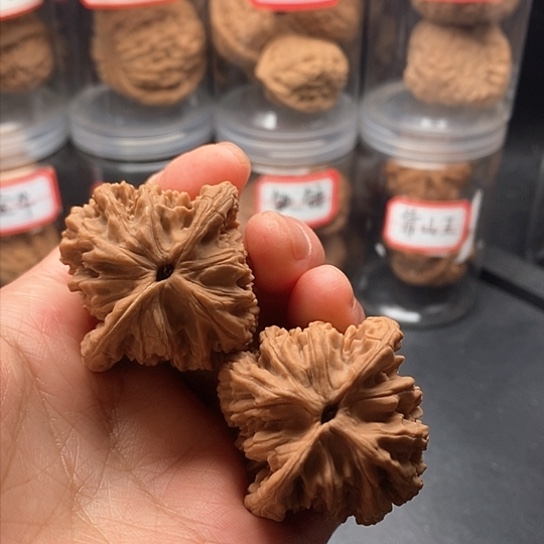 文玩核桃把件霞云岭虎头