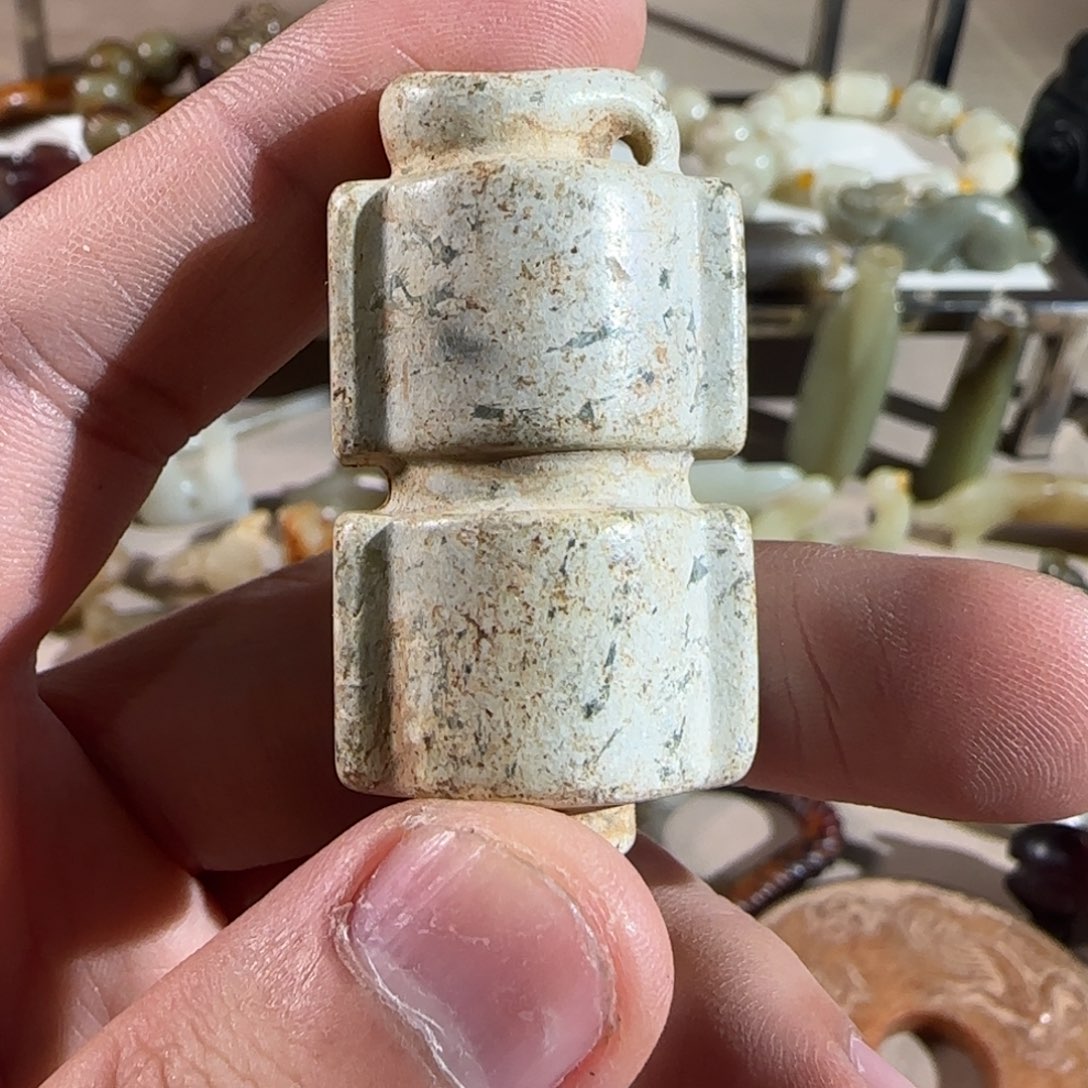 蛇纹石玉颈饰合金