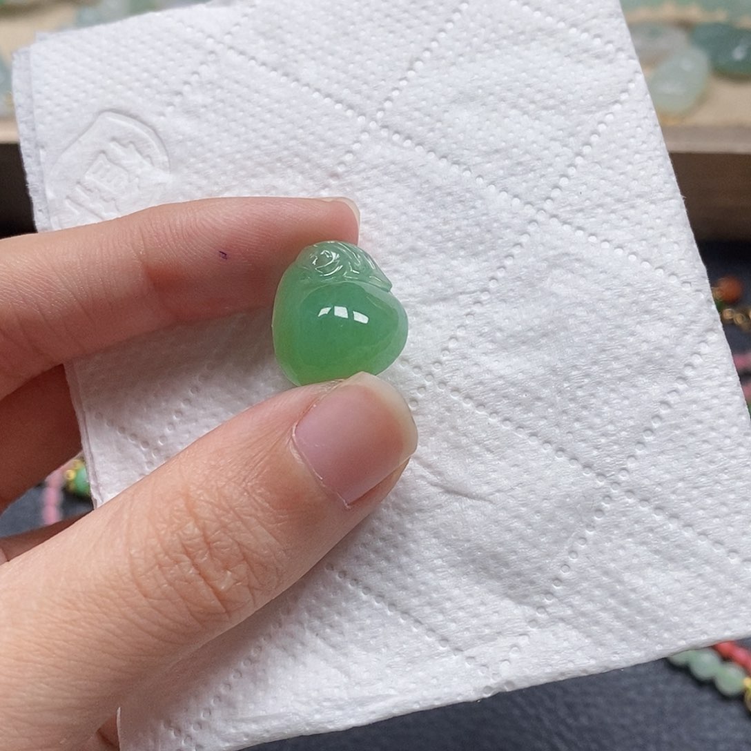 翡翠颈饰未镶嵌闪