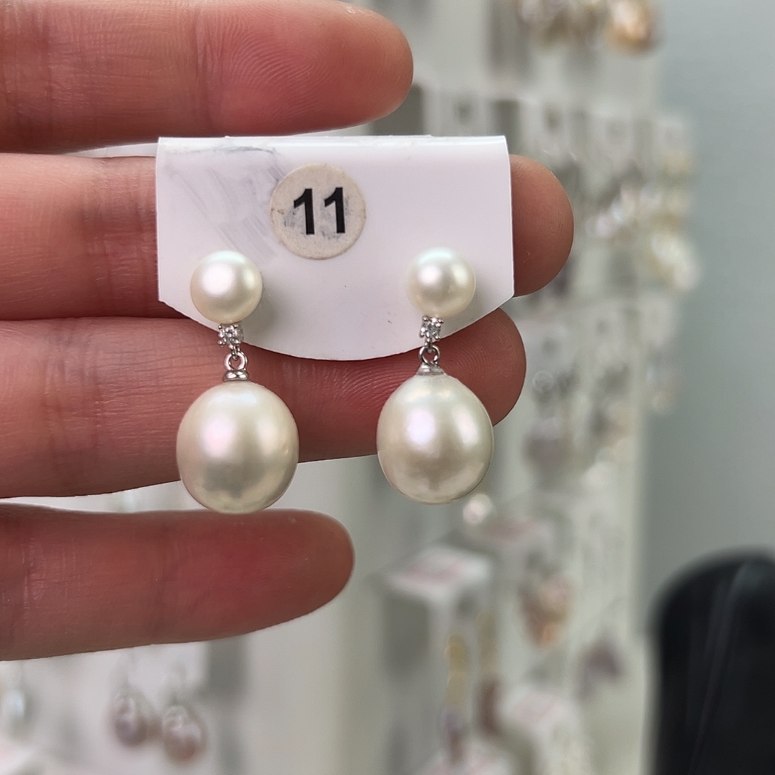 芙***宝非金属巴洛克花瓣耳饰 