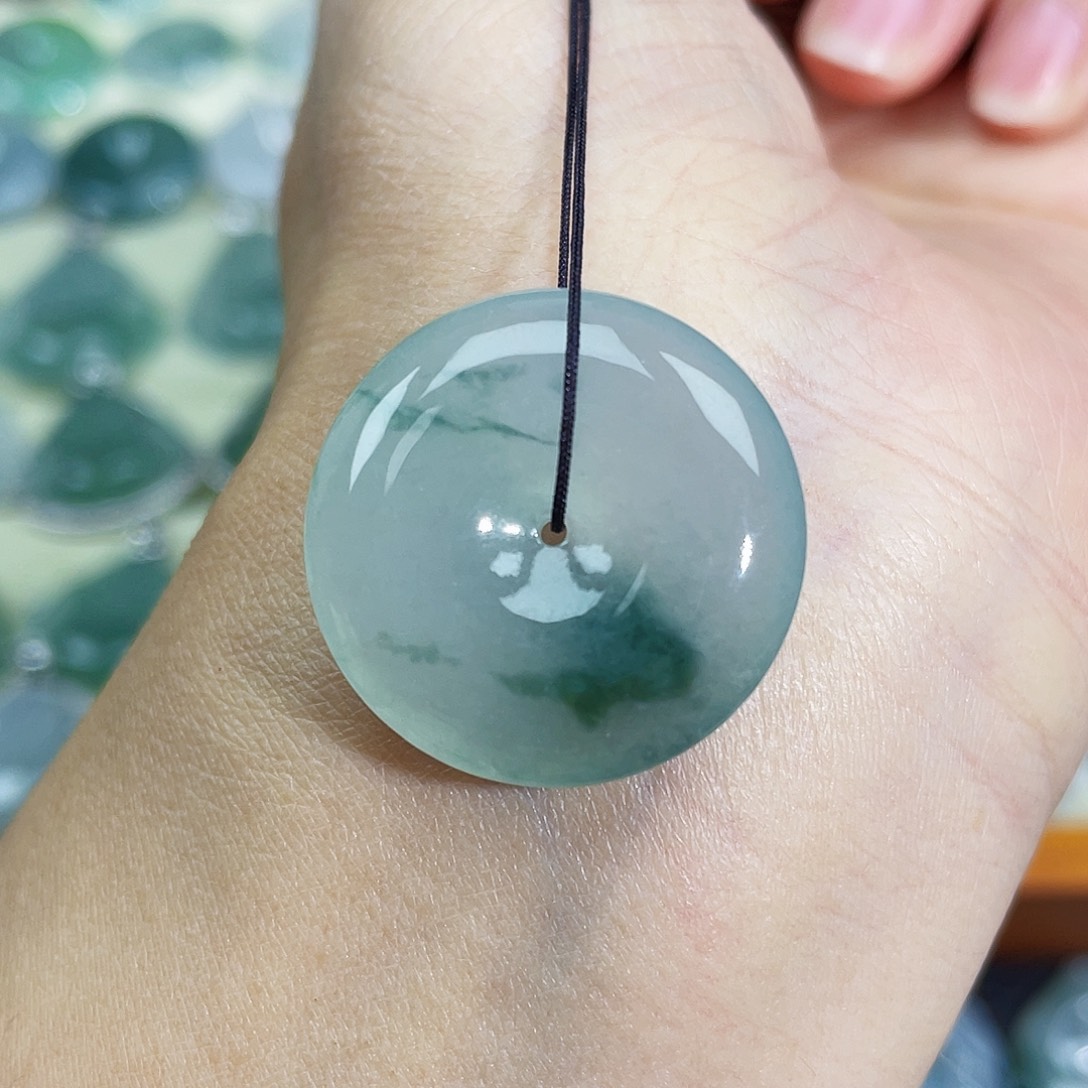 翡翠颈饰未镶嵌吊坠