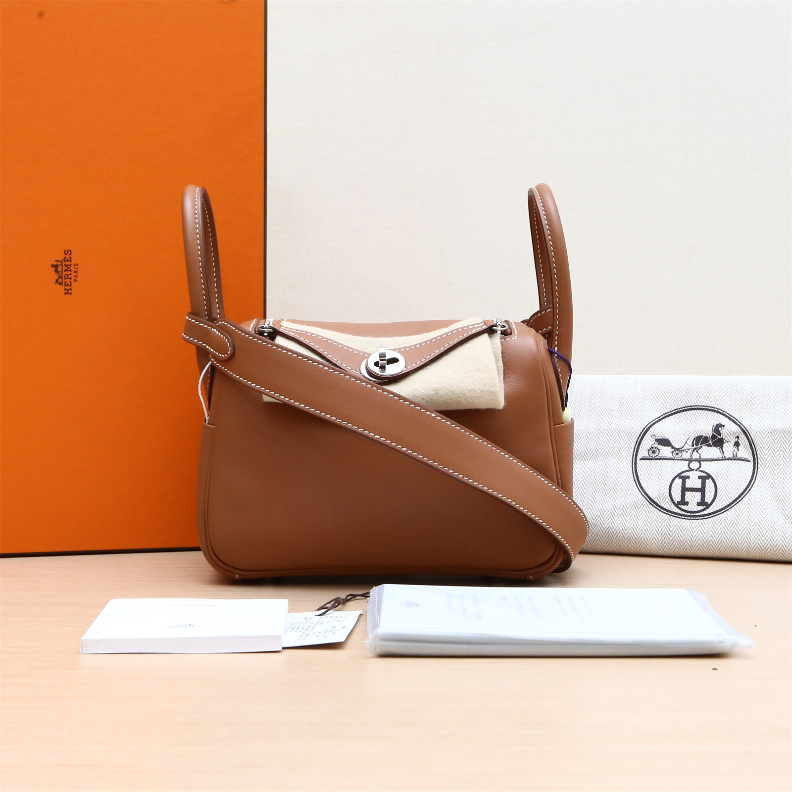 99新 Hermes/爱马仕 Lindy Mini 37金棕色 斜挎包P214239726