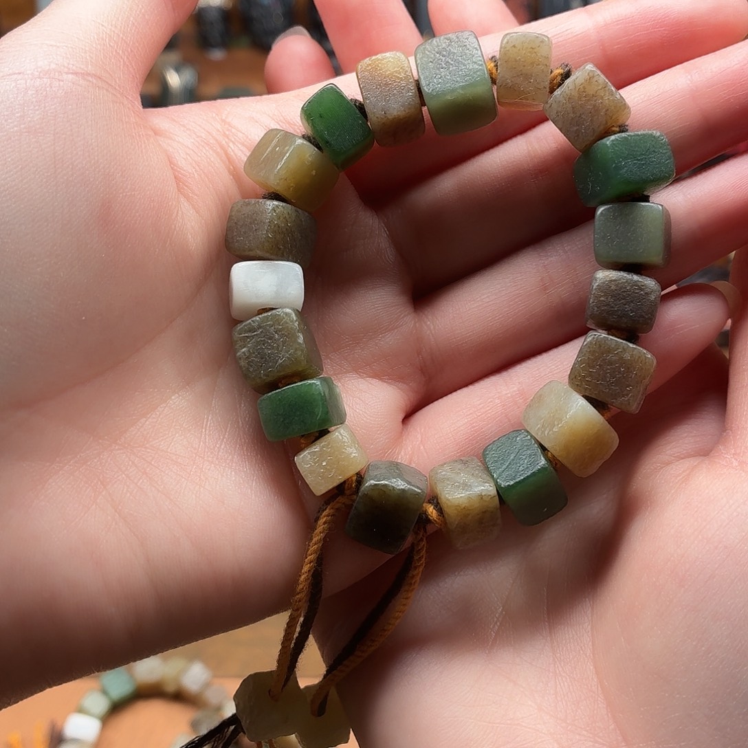 赵***猫和田玉未镶嵌颈饰