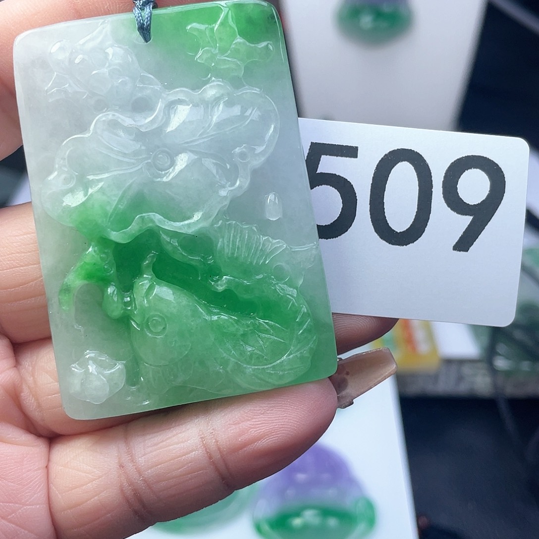 翡翠吊坠(赠链)未镶嵌