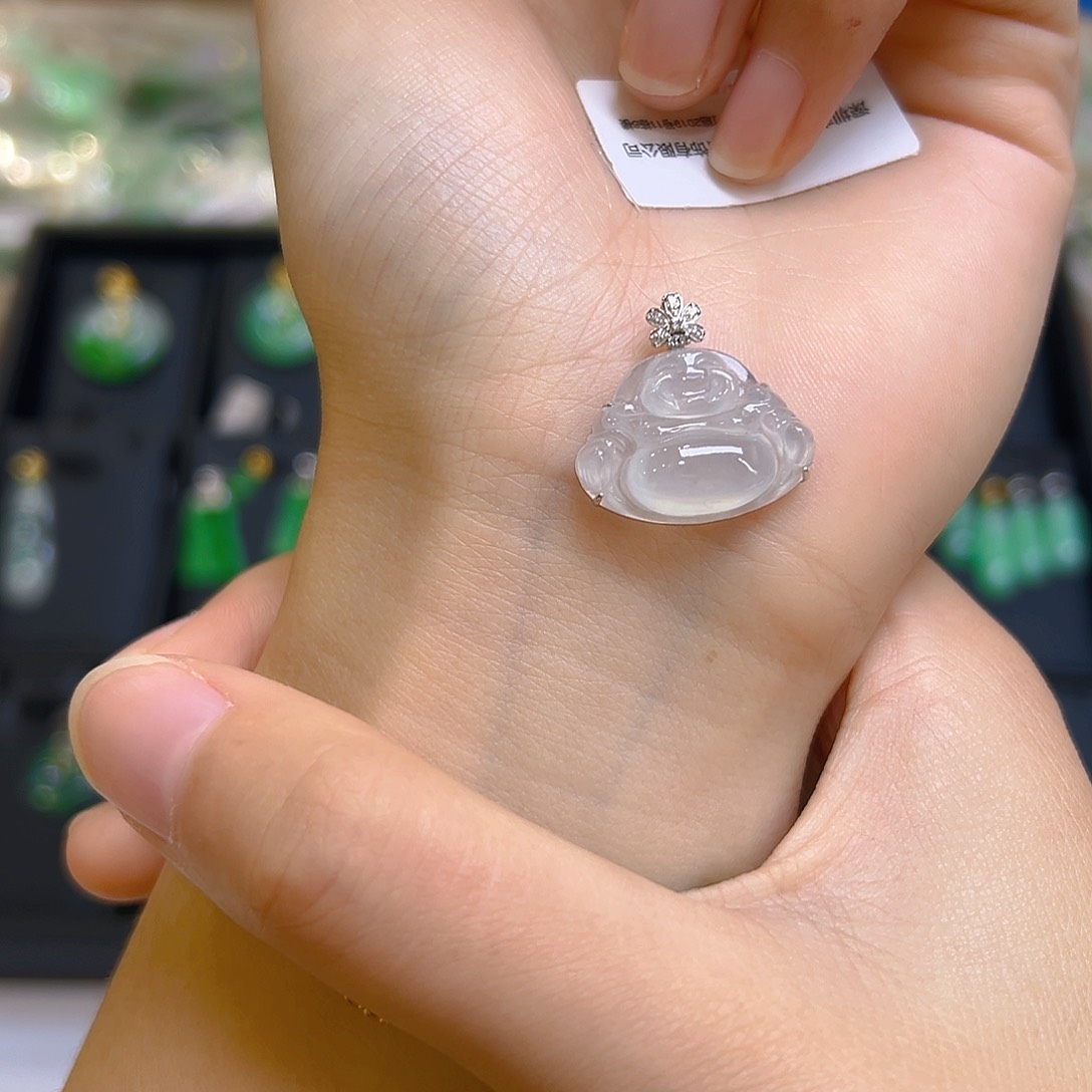 翡翠颈饰18K金镶嵌翡翠