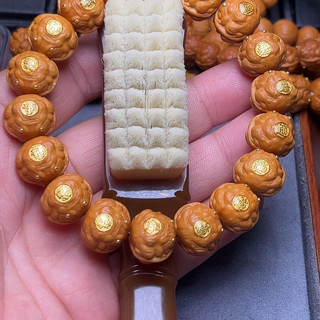 吊坠猴头核桃金金蟾王1.5