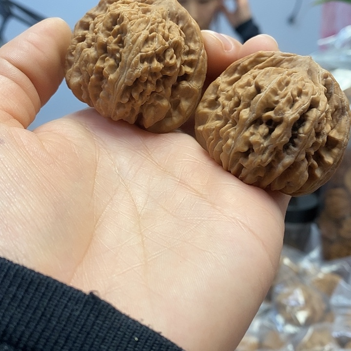 文玩核桃把件45老树红皮