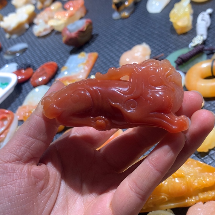 石英质玉（黄龙玉）未镶嵌颈饰