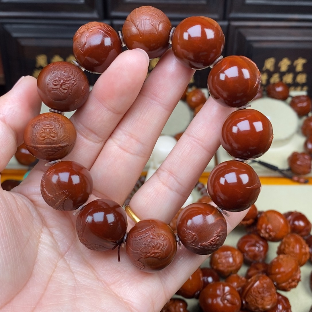 小***亮橄榄核吊坠十八罗汉