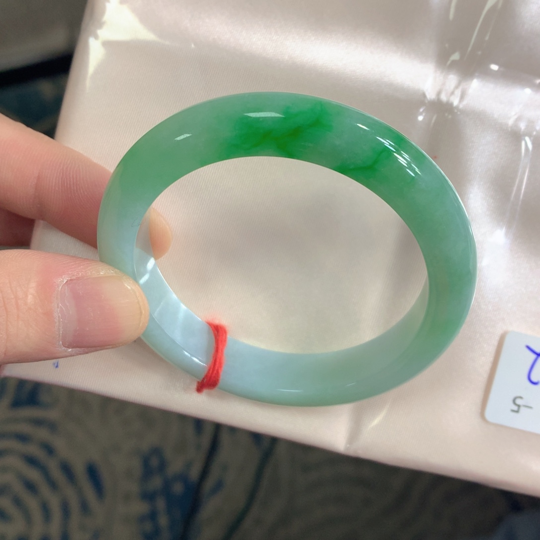 翡翠未镶嵌手镯翡翠