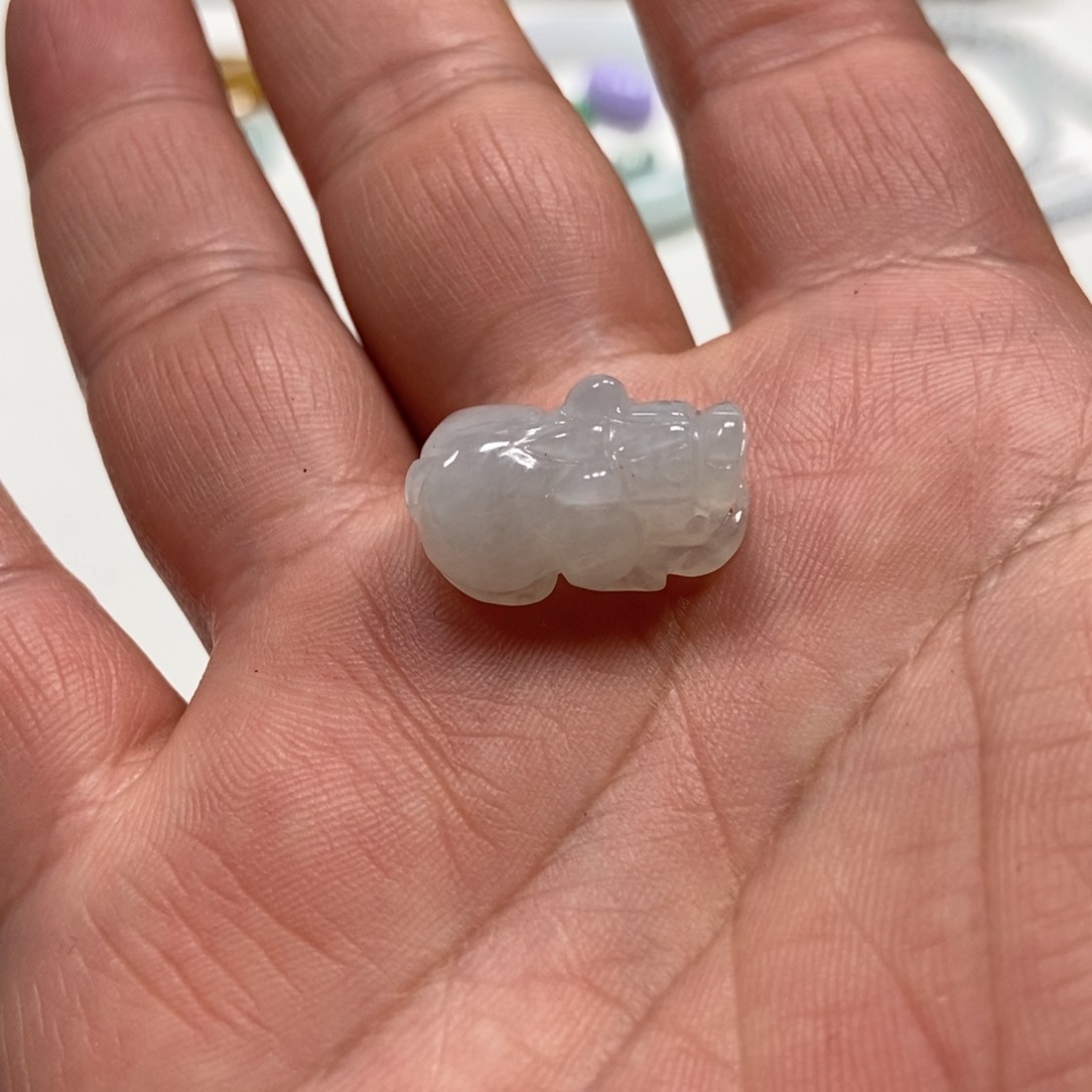 翡翠手镯未镶嵌翡翠