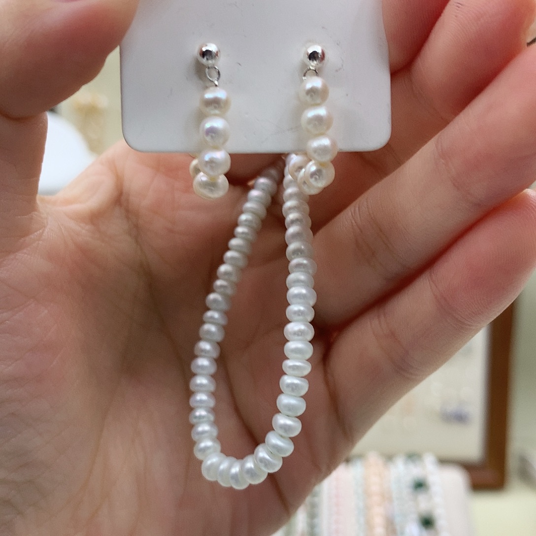 淡水珍珠银S925镶嵌耳饰