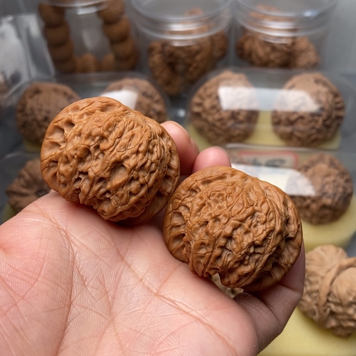 文玩核桃把件血麒麟
