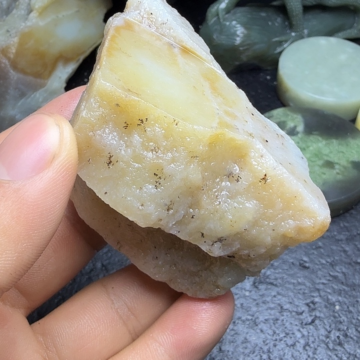 和田玉（糖玉）未镶嵌珠宝奇石