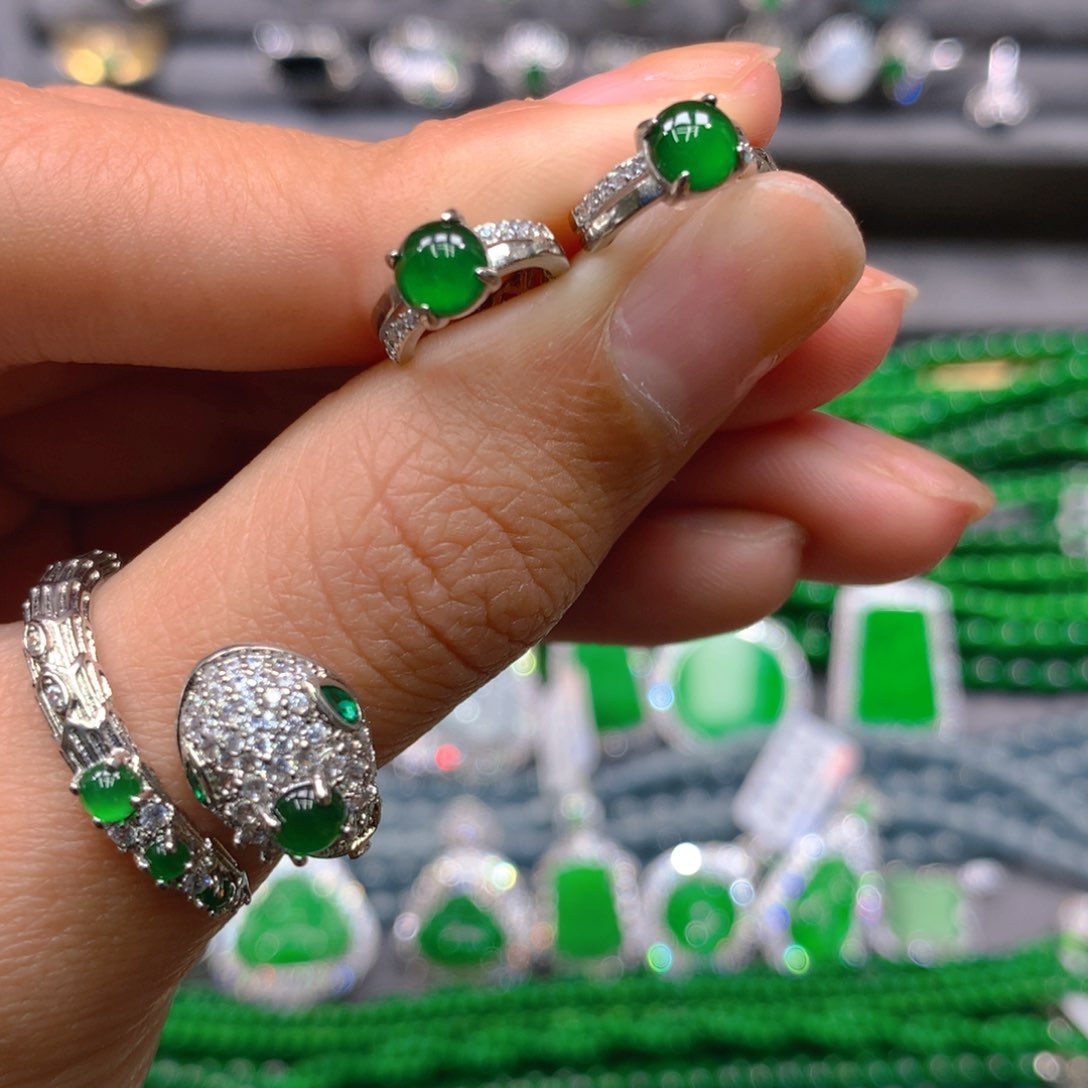 翡翠手链未镶嵌天然翡翠