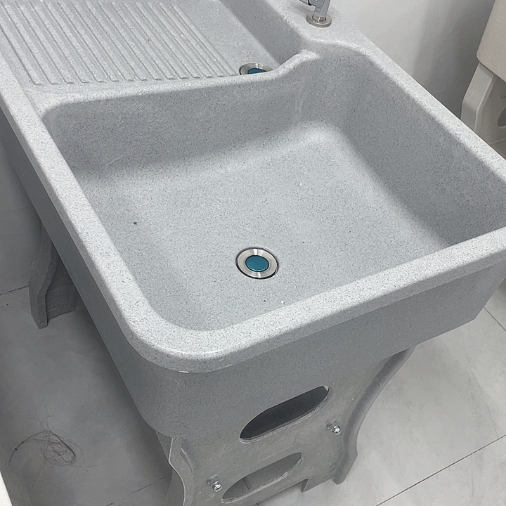 登***群石英石平边挡水80*58*80灰