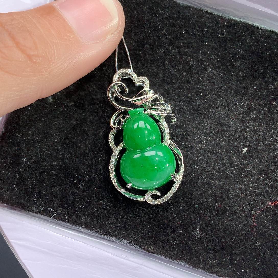 翡翠吊坠(赠链)18K金镶嵌