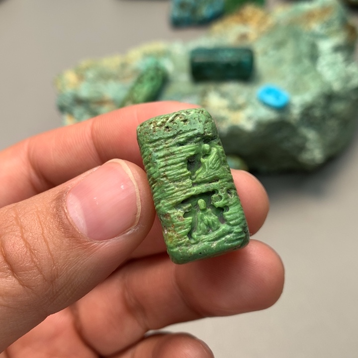 绿松石未镶嵌颈饰