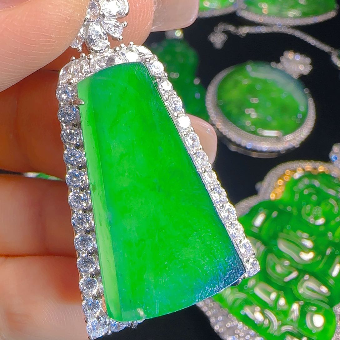 翡翠吊坠(赠链)银S925镶嵌