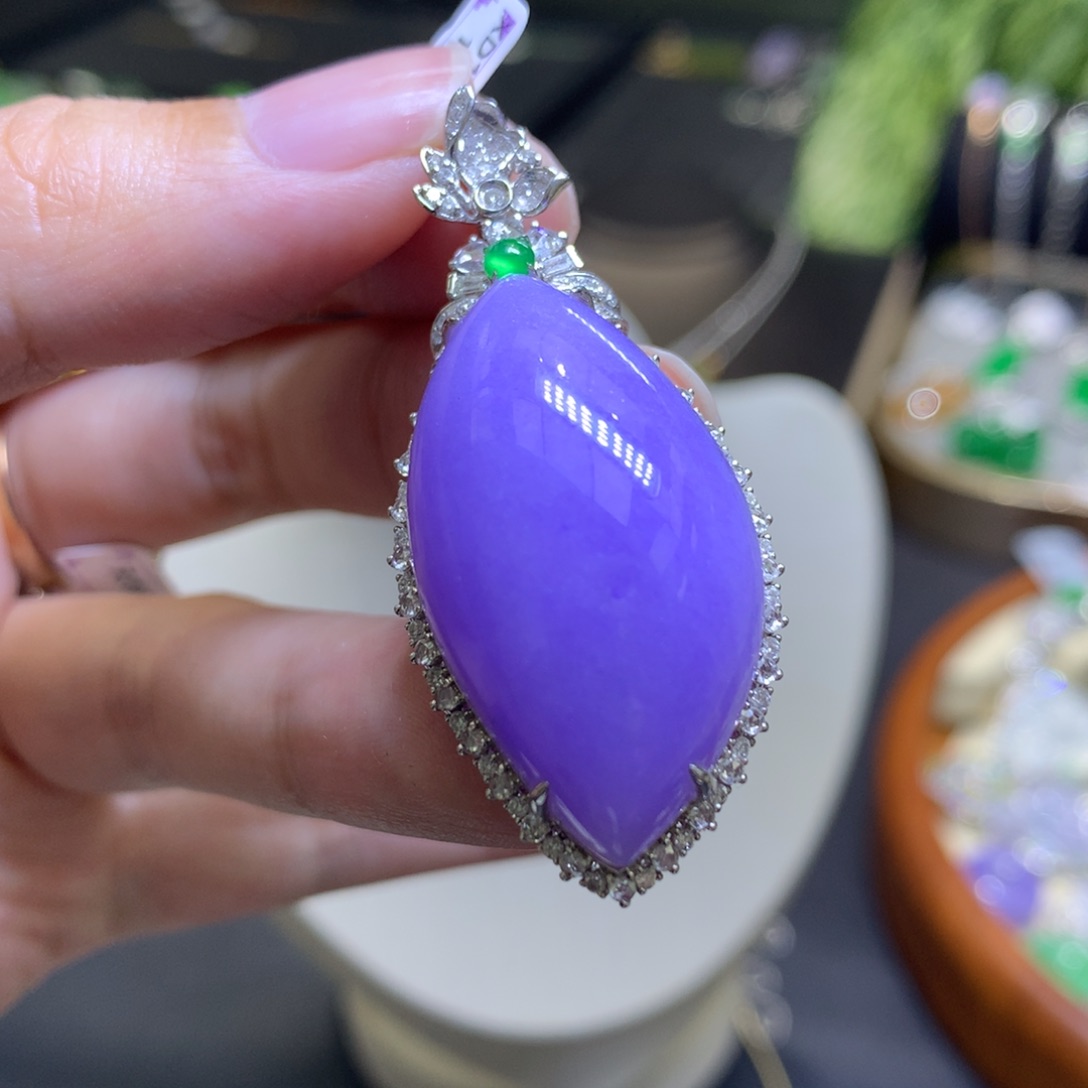 颈饰18K金镶嵌翡翠晶*
