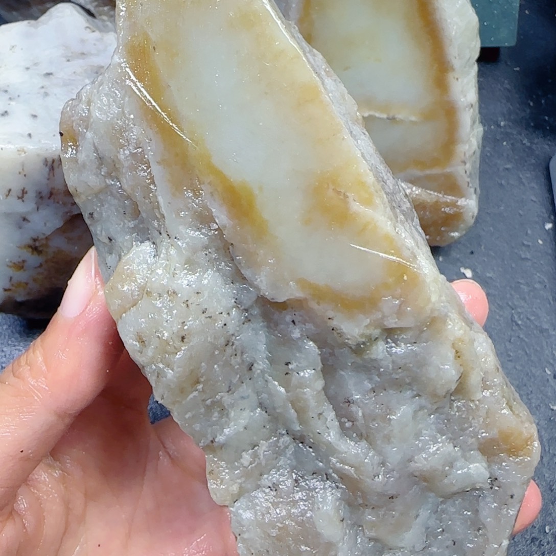 和田玉未镶嵌珠宝半成品