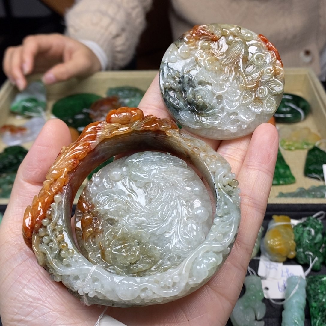 翡翠颈饰未镶嵌57.3圈口三件套