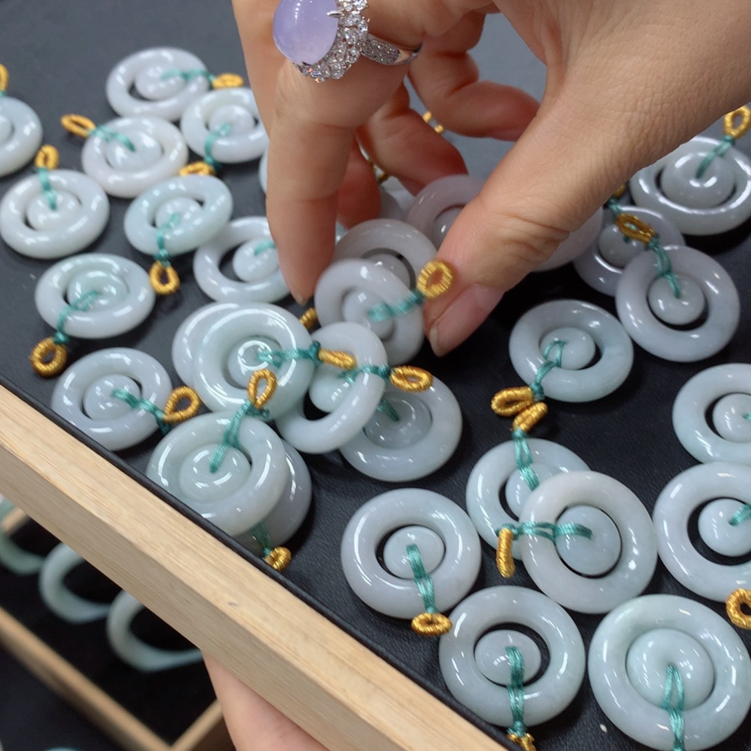 翡翠未镶嵌颈饰多样性发1