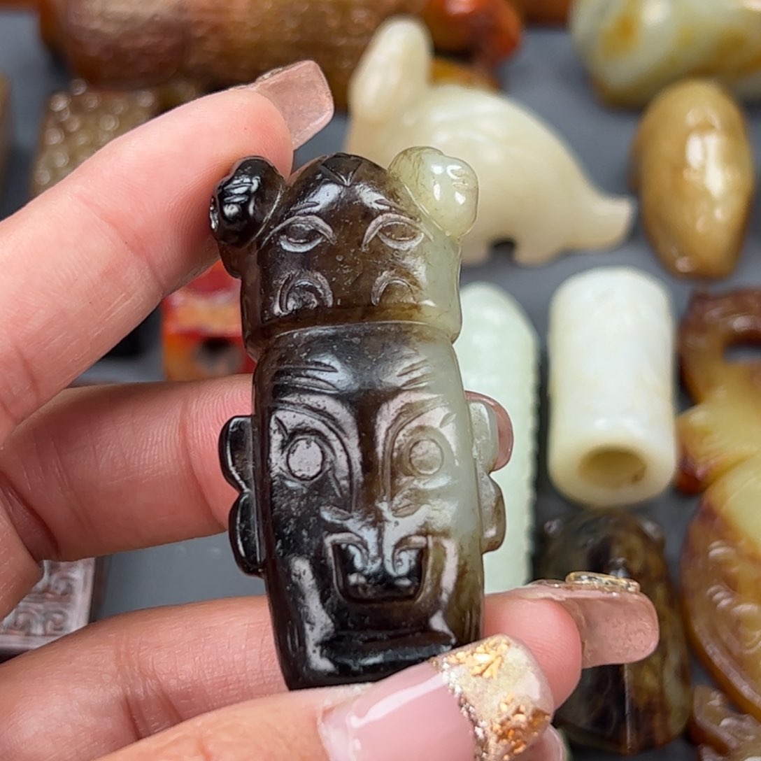 和田玉（糖玉）颈饰未镶嵌唐**兄