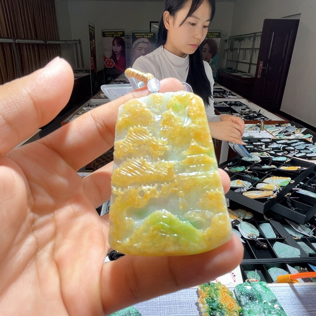 翡翠未镶嵌颈饰一