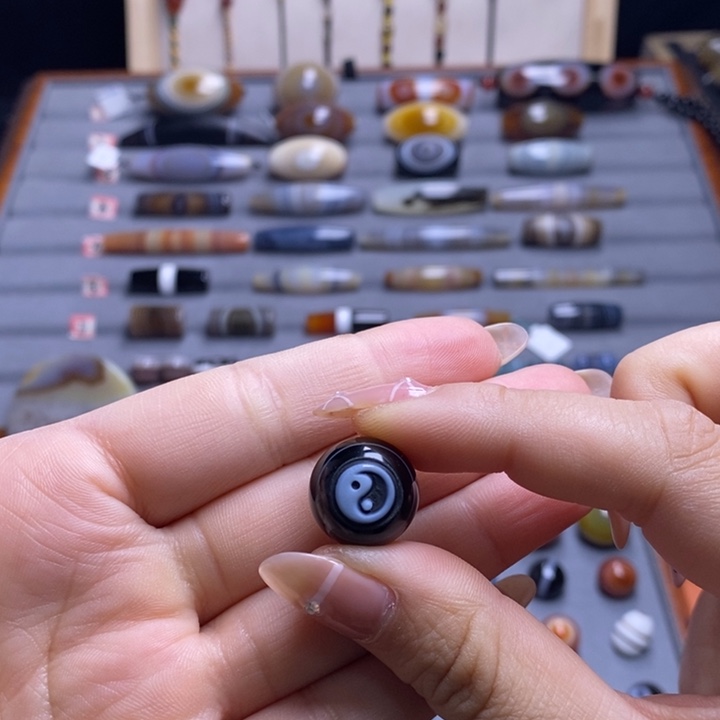 巴***乔玛瑙/玉髓未镶嵌颈饰