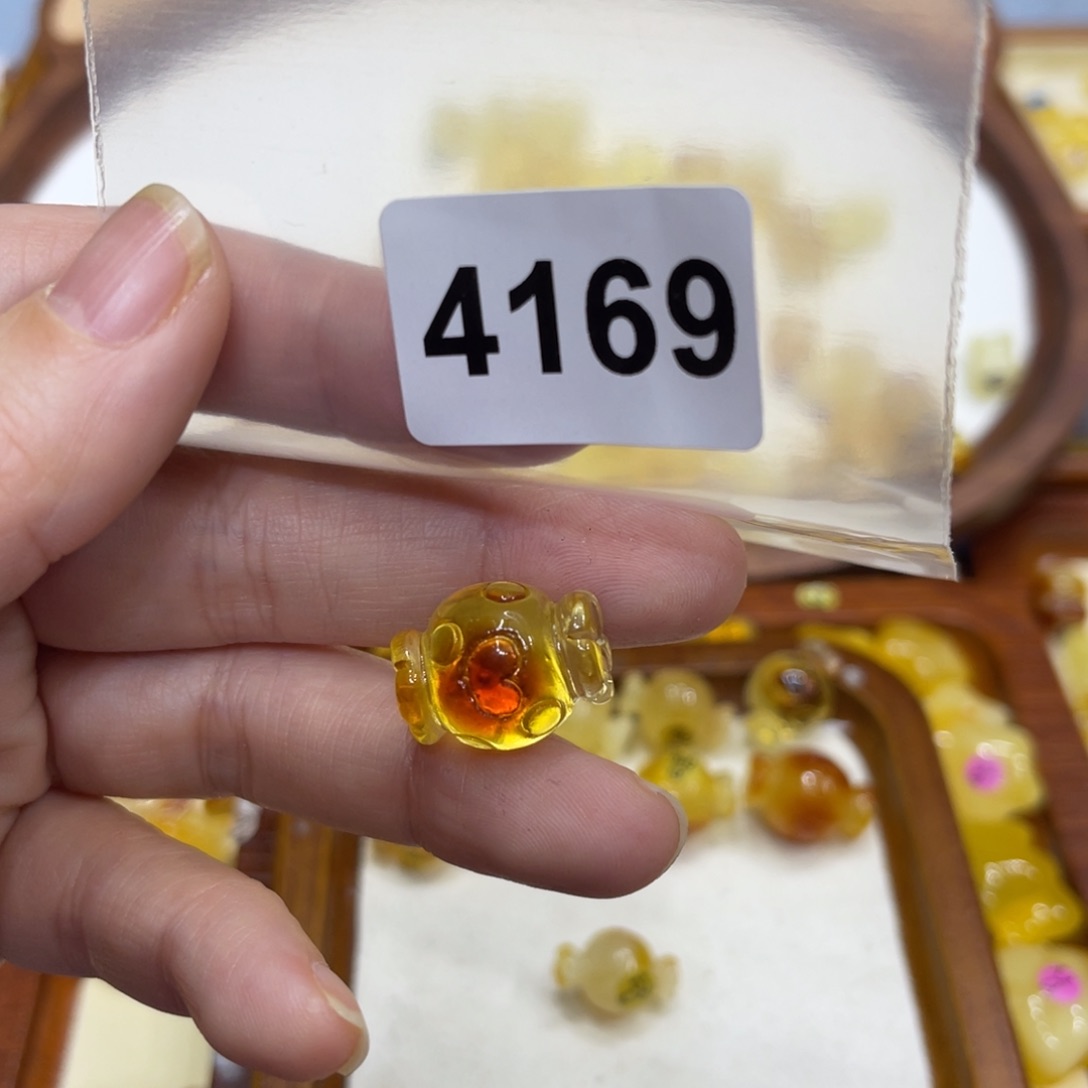 琥珀珠宝奇石未镶嵌