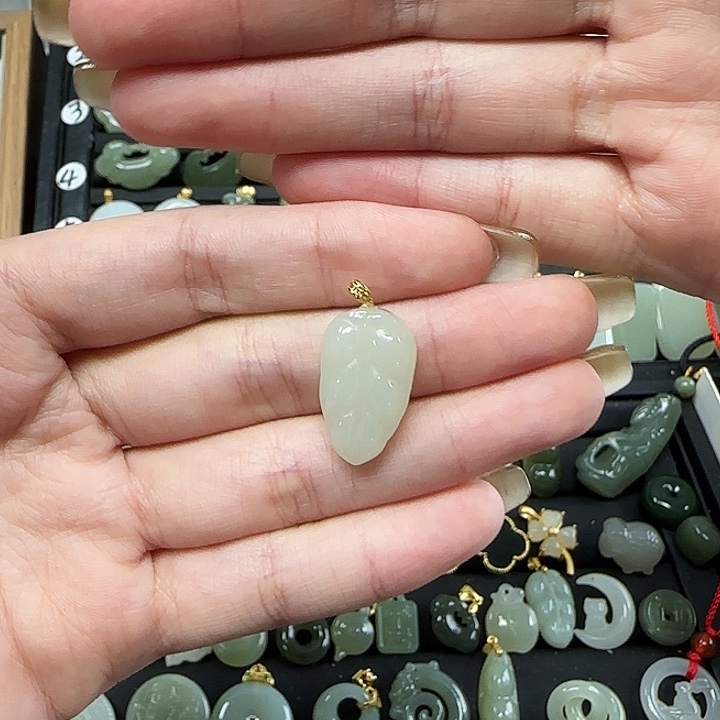 和田玉颈饰18K金镶嵌