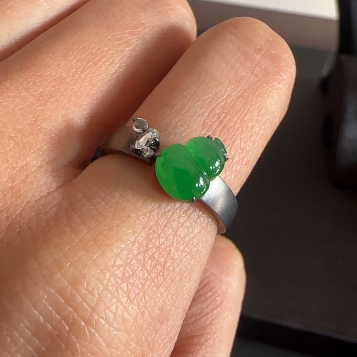 翡翠戒指18K金镶嵌葫芦R