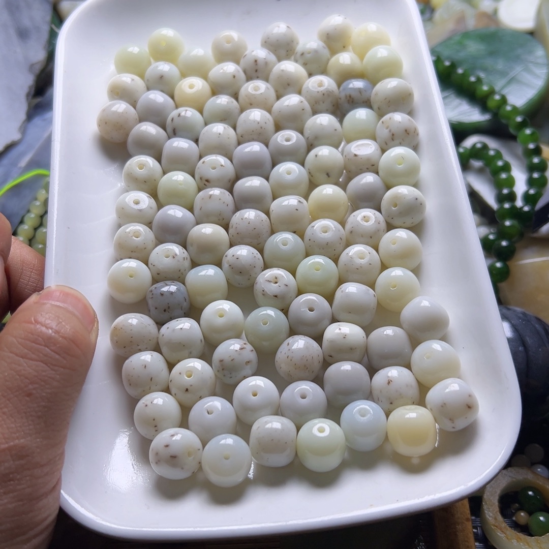 和田玉（糖玉）未镶嵌挂件