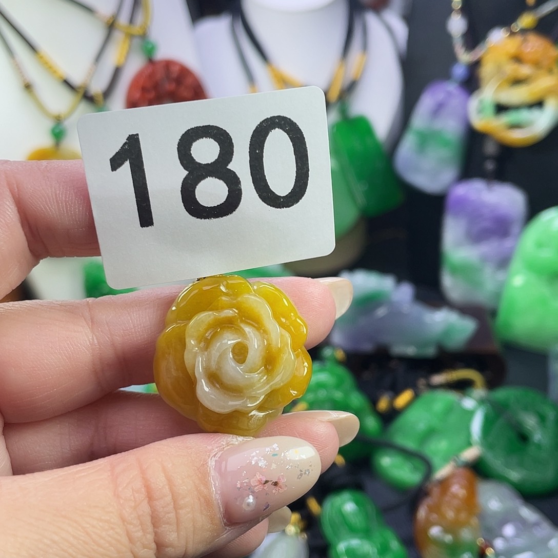 翡翠未镶嵌吊坠(赠链)