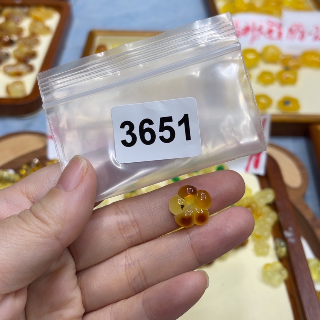 琥珀珠宝奇石未镶嵌