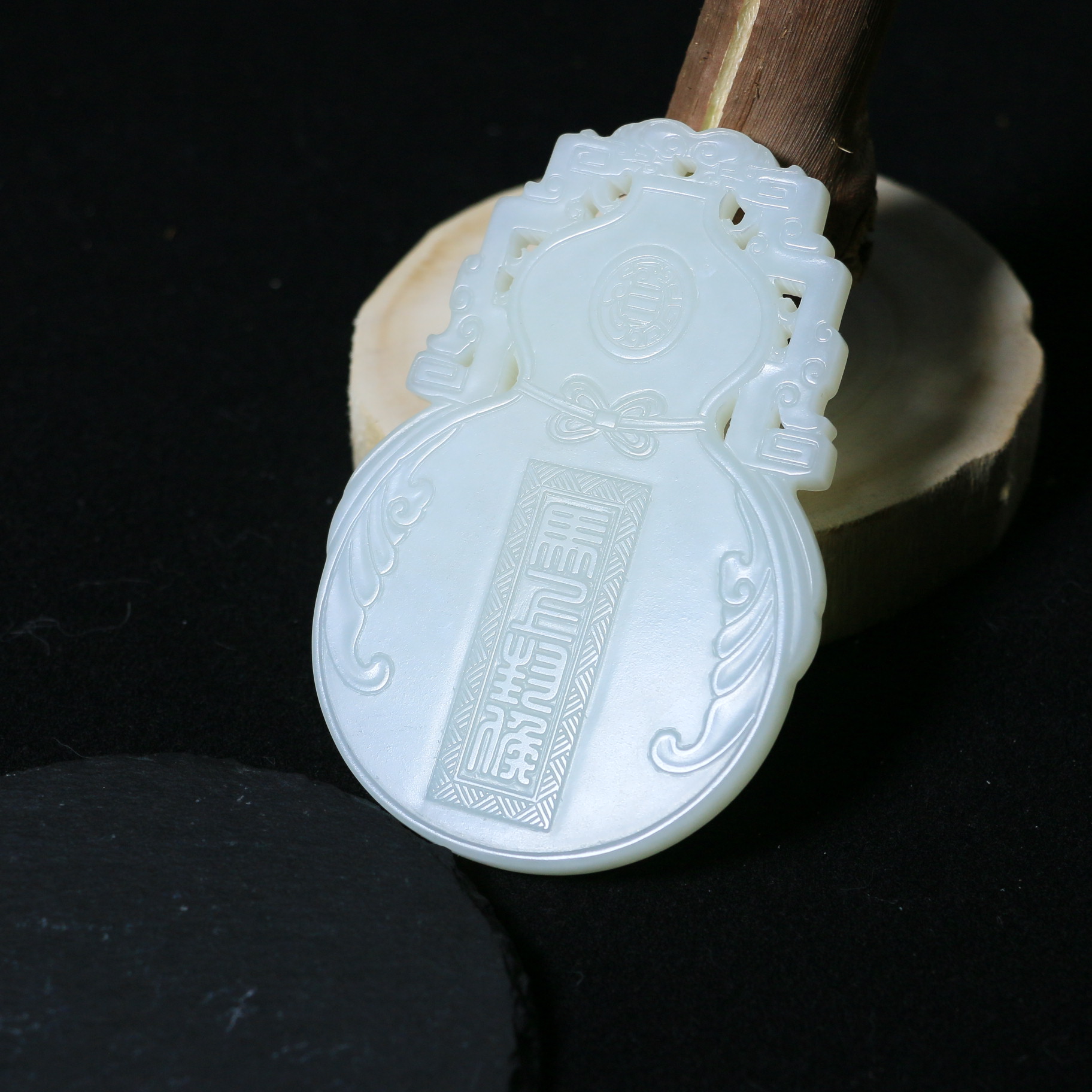 16G08清 白玉镂空雕马上封侯葫芦佩 