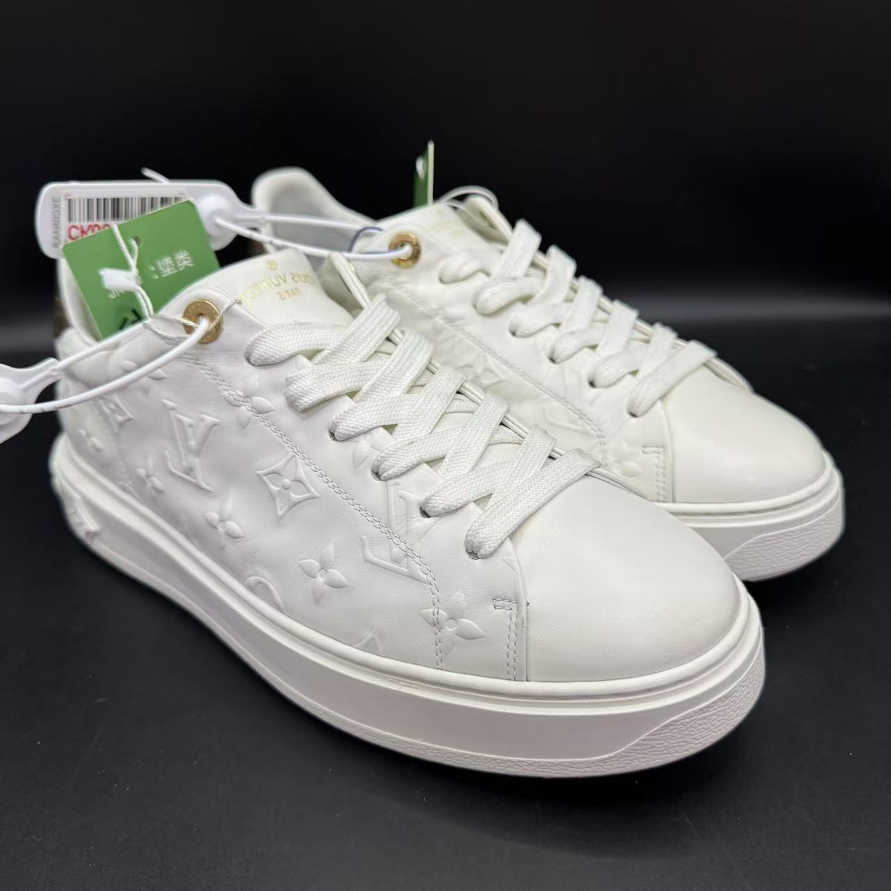 95新 LouisVuitton/路易威登 【AO特惠】41欧码 白浮雕松糕鞋uu162