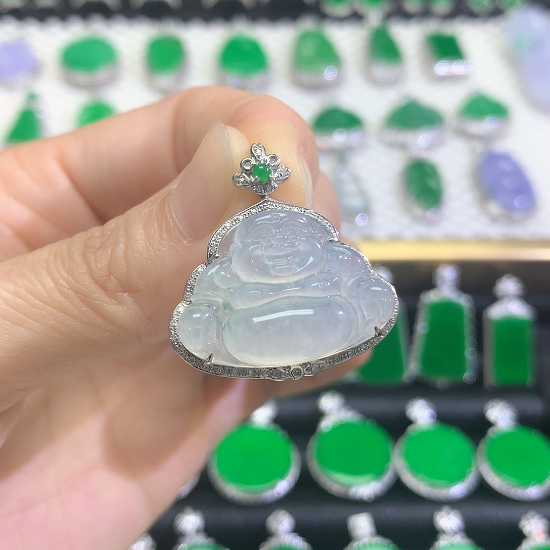 颈饰18K金镶嵌翡翠吊坠