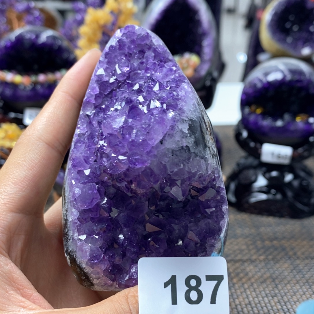 紫晶未镶嵌大型摆件（非配饰）