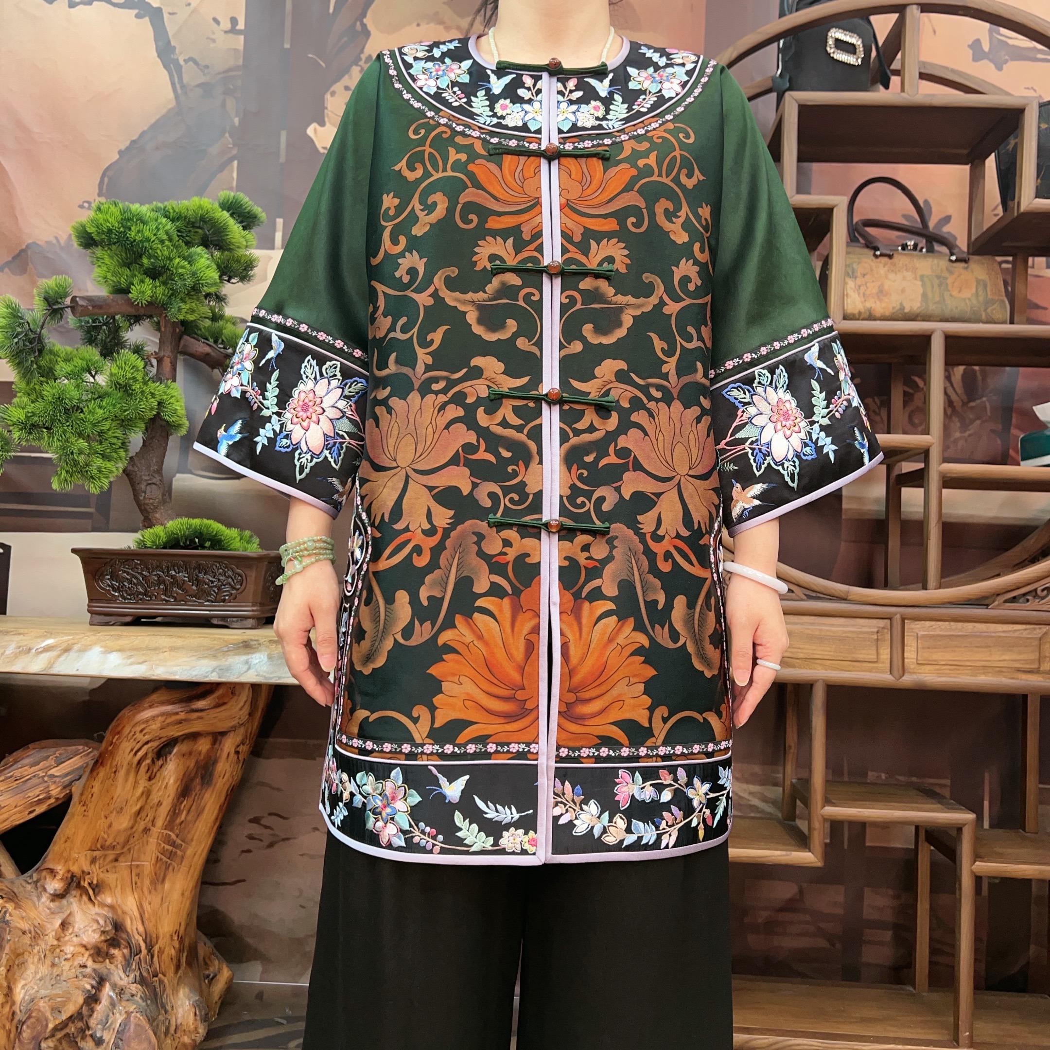 70姆米绿色水仙花如意手推绣拼接外套100桑蚕丝款