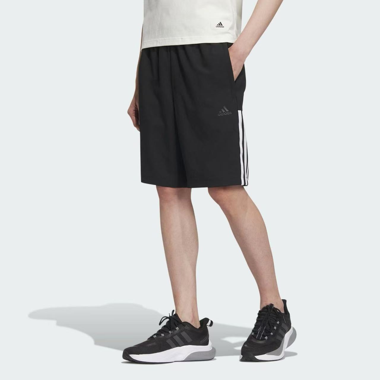 adidas/阿迪达斯男子流光风宽松健身跑步梭织透气运动短裤IN6510